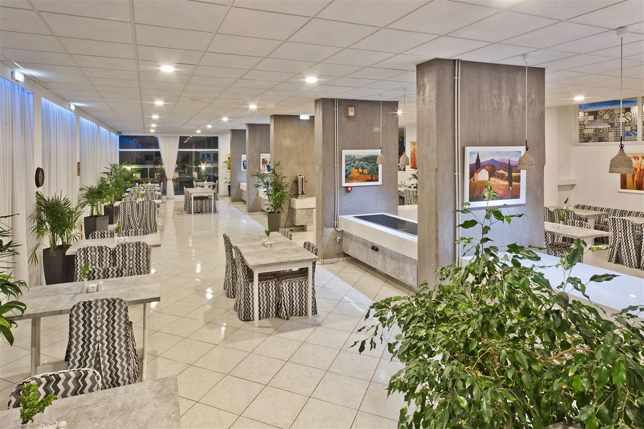Miramare Bay Hotel 卡尔帕索斯 外观 照片
